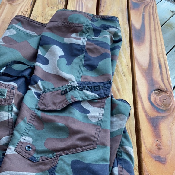 Men’s Quicksilver camo board shirt - Picture 4 of 5